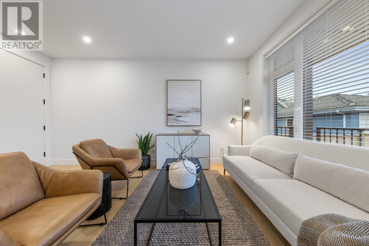 Listing Picture 3 of 34 : 2207 E 7TH AVENUE, Vancouver / 溫哥華 - 魯藝地產 Yvonne Lu Group - MLS Medallion Club Member