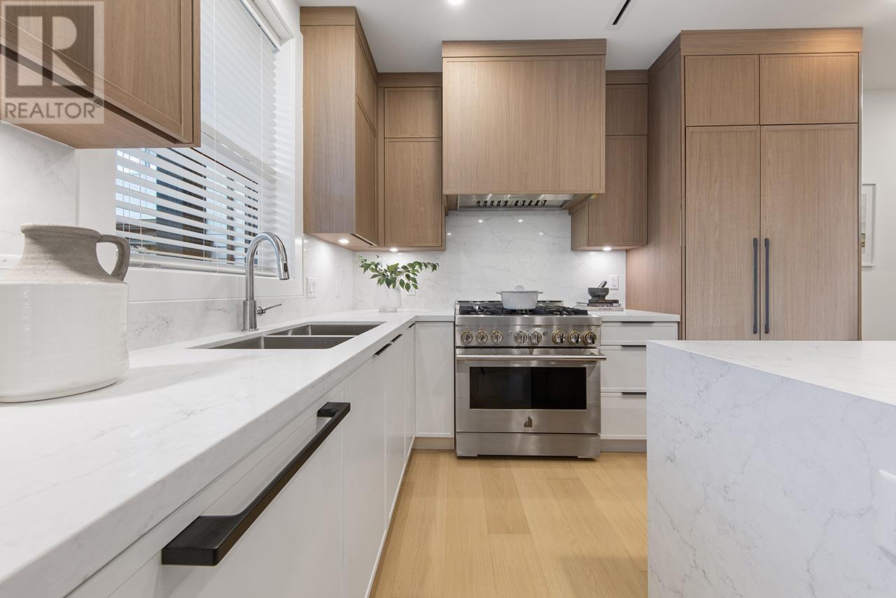 Listing Picture 9 of 34 : 2207 E 7TH AVENUE, Vancouver / 溫哥華 - 魯藝地產 Yvonne Lu Group - MLS Medallion Club Member