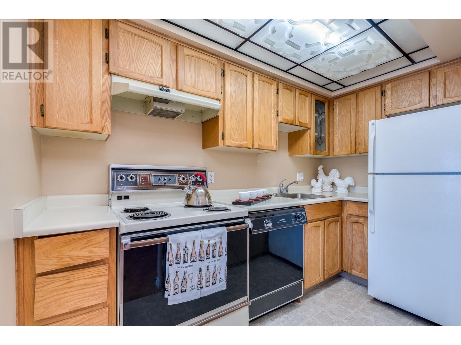 Listing Picture 13 of 35 : 111 5335 HASTINGS STREET, Burnaby / 本拿比 - 魯藝地產 Yvonne Lu Group - MLS Medallion Club Member
