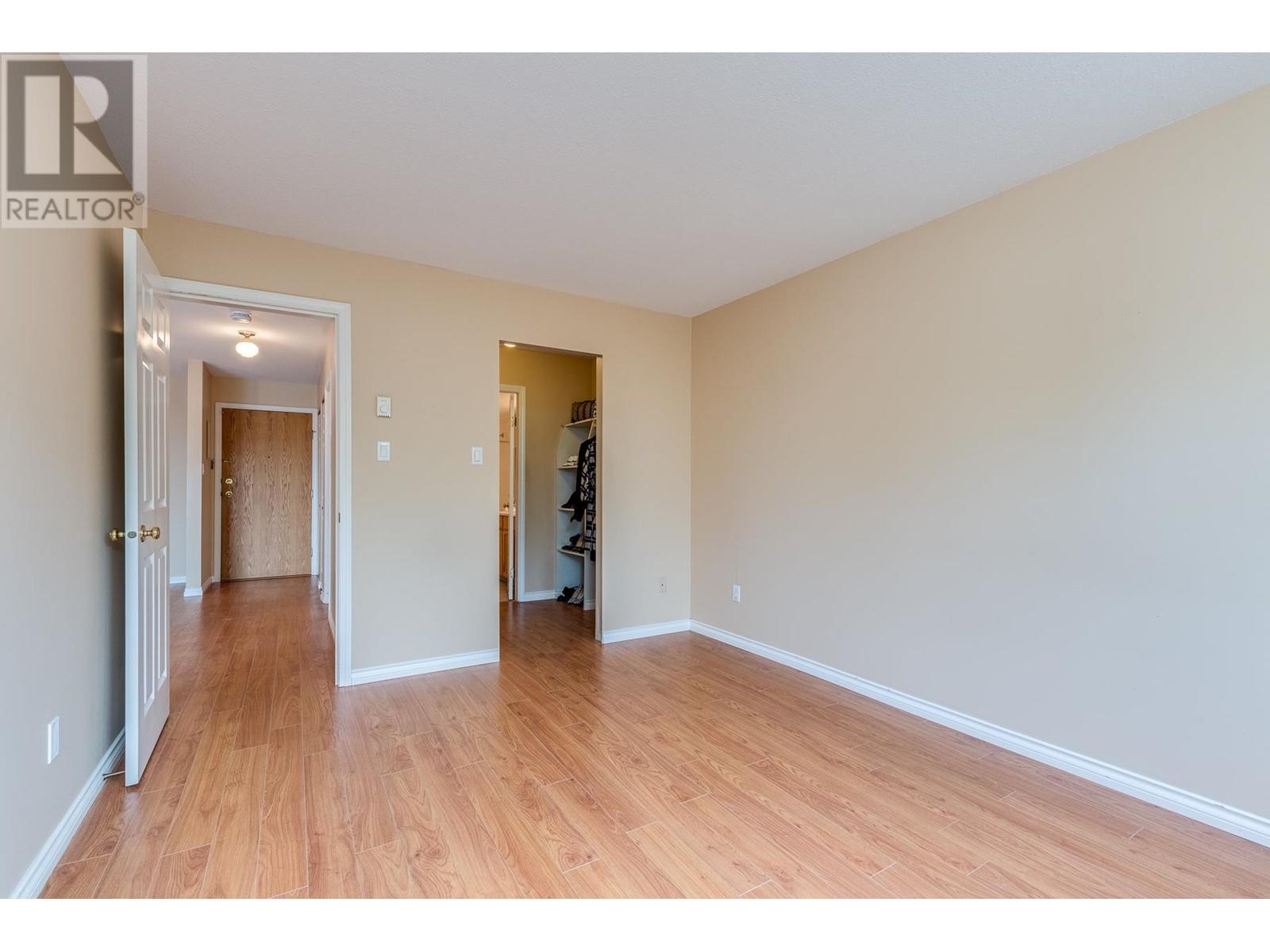 Listing Picture 17 of 35 : 111 5335 HASTINGS STREET, Burnaby / 本拿比 - 魯藝地產 Yvonne Lu Group - MLS Medallion Club Member