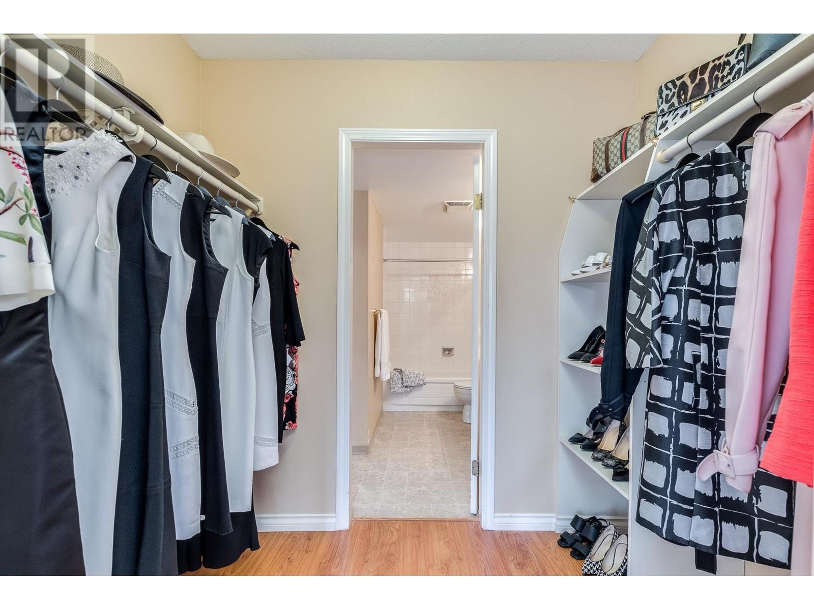 Listing Picture 18 of 35 : 111 5335 HASTINGS STREET, Burnaby / 本拿比 - 魯藝地產 Yvonne Lu Group - MLS Medallion Club Member