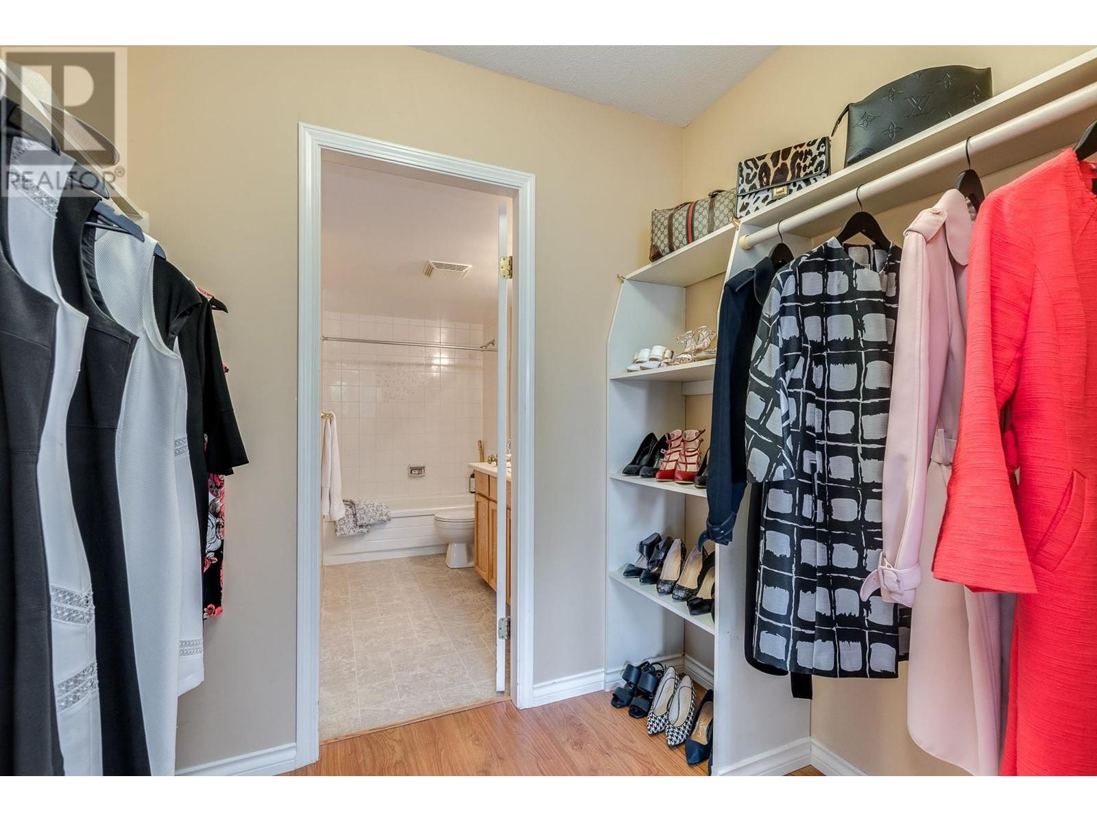 Listing Picture 19 of 35 : 111 5335 HASTINGS STREET, Burnaby / 本拿比 - 魯藝地產 Yvonne Lu Group - MLS Medallion Club Member