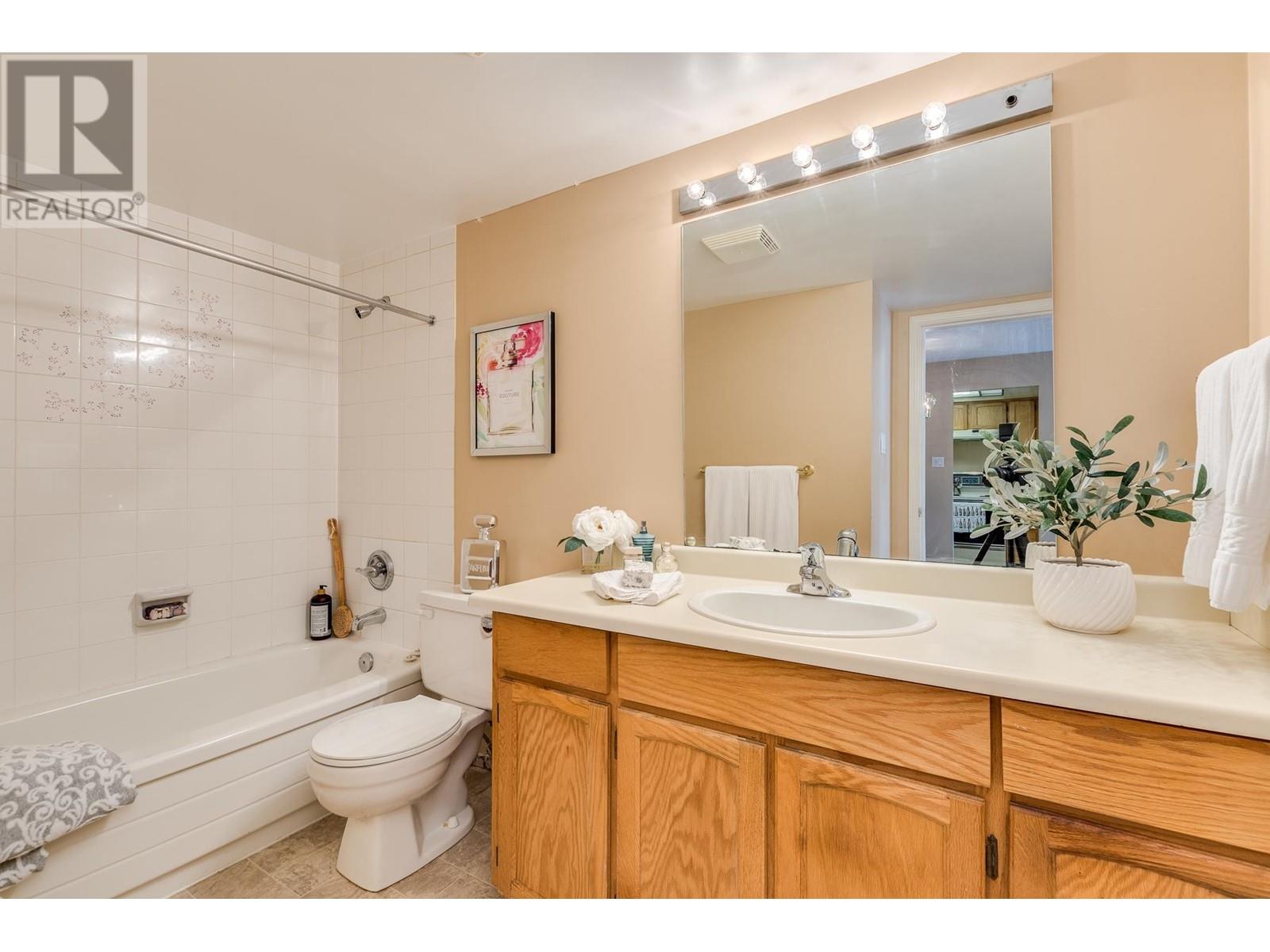 Listing Picture 20 of 35 : 111 5335 HASTINGS STREET, Burnaby / 本拿比 - 魯藝地產 Yvonne Lu Group - MLS Medallion Club Member