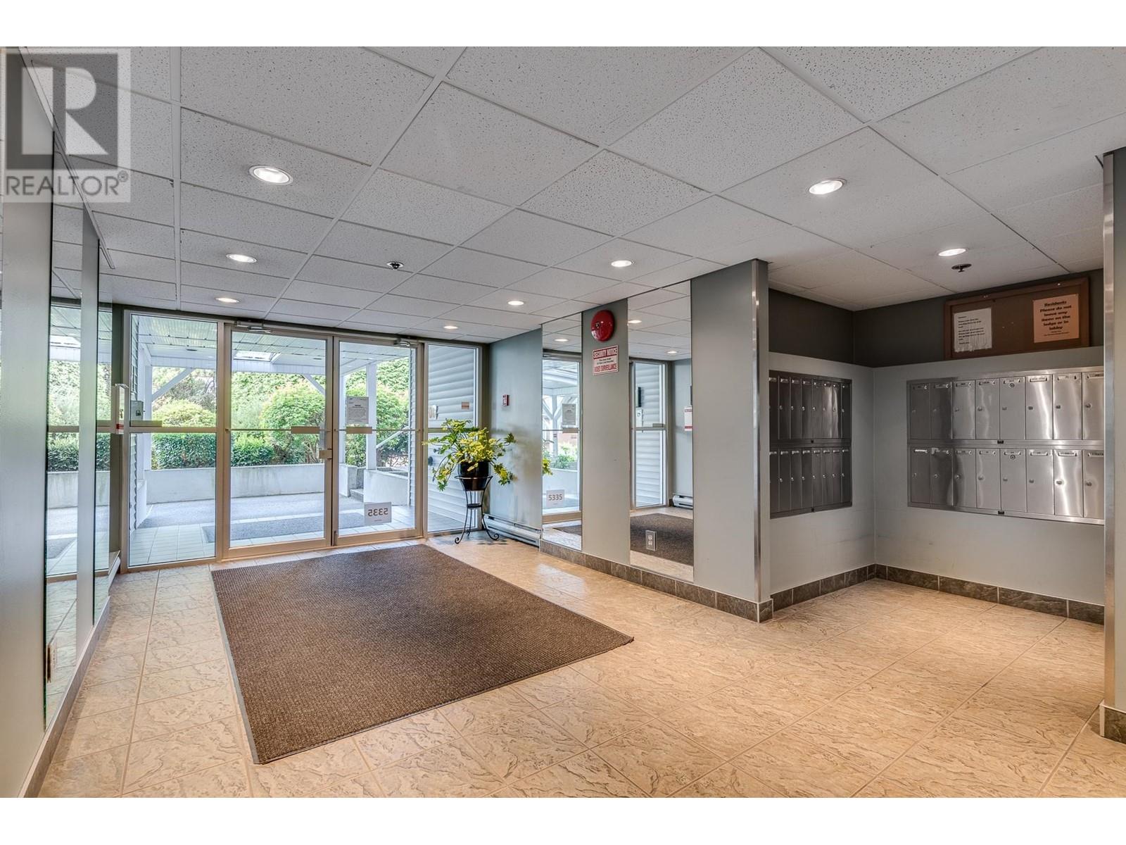Listing Picture 31 of 35 : 111 5335 HASTINGS STREET, Burnaby / 本拿比 - 魯藝地產 Yvonne Lu Group - MLS Medallion Club Member