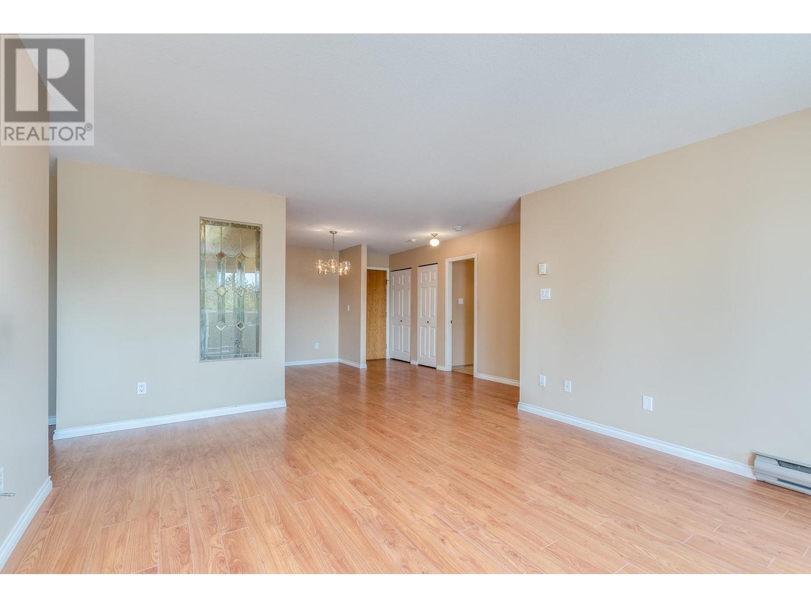 Listing Picture 4 of 35 : 111 5335 HASTINGS STREET, Burnaby / 本拿比 - 魯藝地產 Yvonne Lu Group - MLS Medallion Club Member