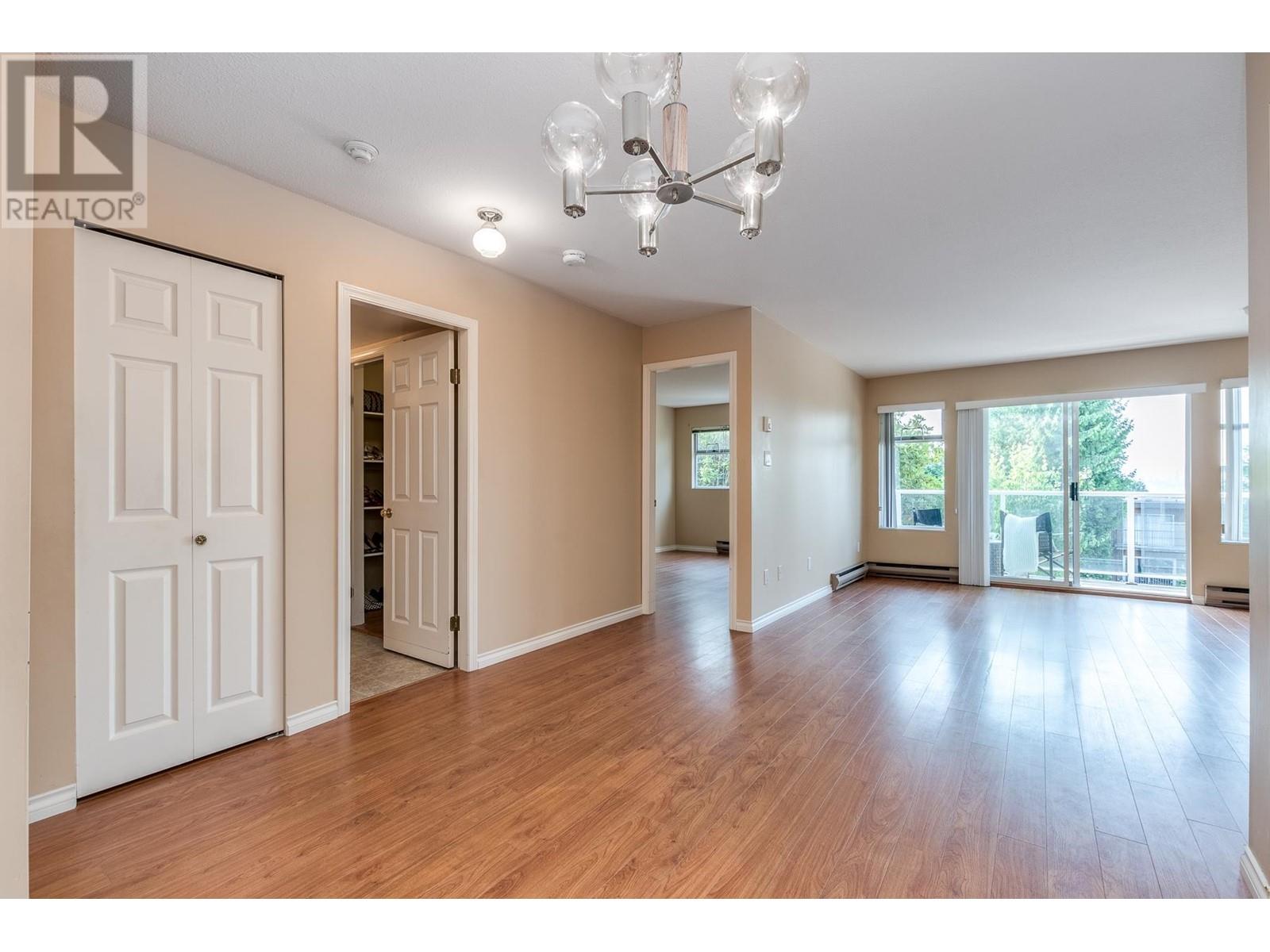 Listing Picture 6 of 35 : 111 5335 HASTINGS STREET, Burnaby / 本拿比 - 魯藝地產 Yvonne Lu Group - MLS Medallion Club Member