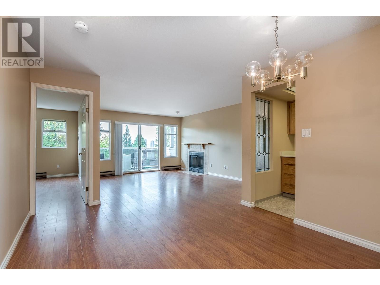 Listing Picture 7 of 35 : 111 5335 HASTINGS STREET, Burnaby / 本拿比 - 魯藝地產 Yvonne Lu Group - MLS Medallion Club Member