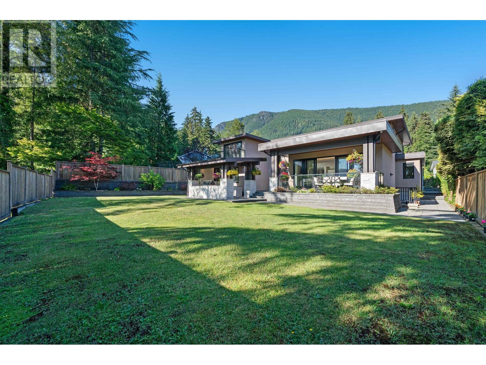 5199 Cliffridge Avenue, North Vancouver, British Columbia  V7R 3V2 - Photo 4 - R2954889