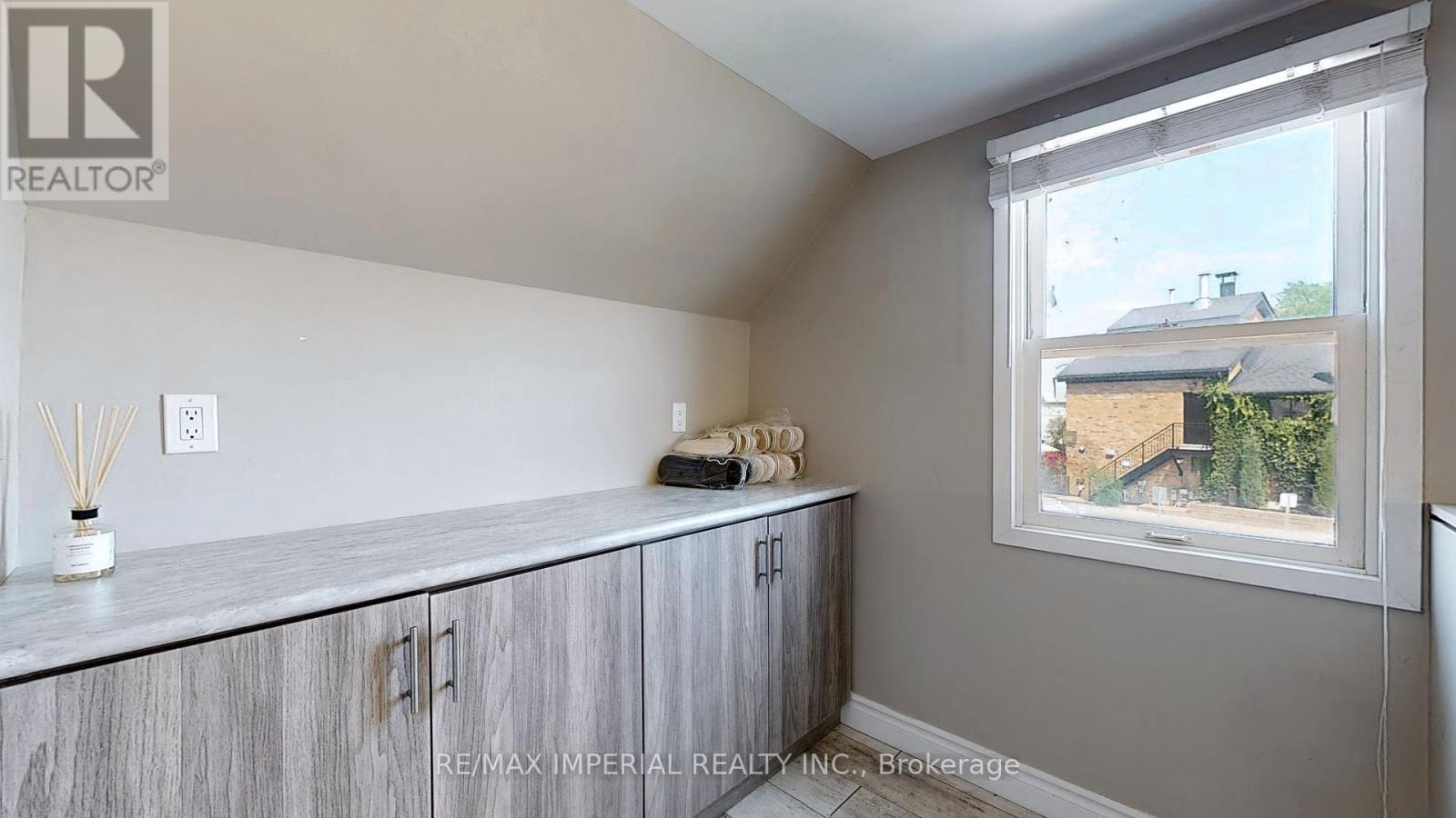 2nd Flr - 156 Main (Unionville) Street, Markham (Unionville), Ontario  L3R 2G9 - Photo 7 - N11917912