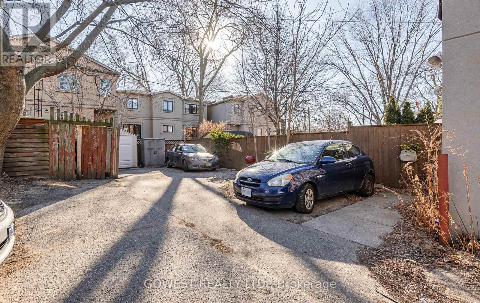 11 Kenneth Avenue, Toronto, Ontario  M6P 1J1 - Photo 15 - W11917784