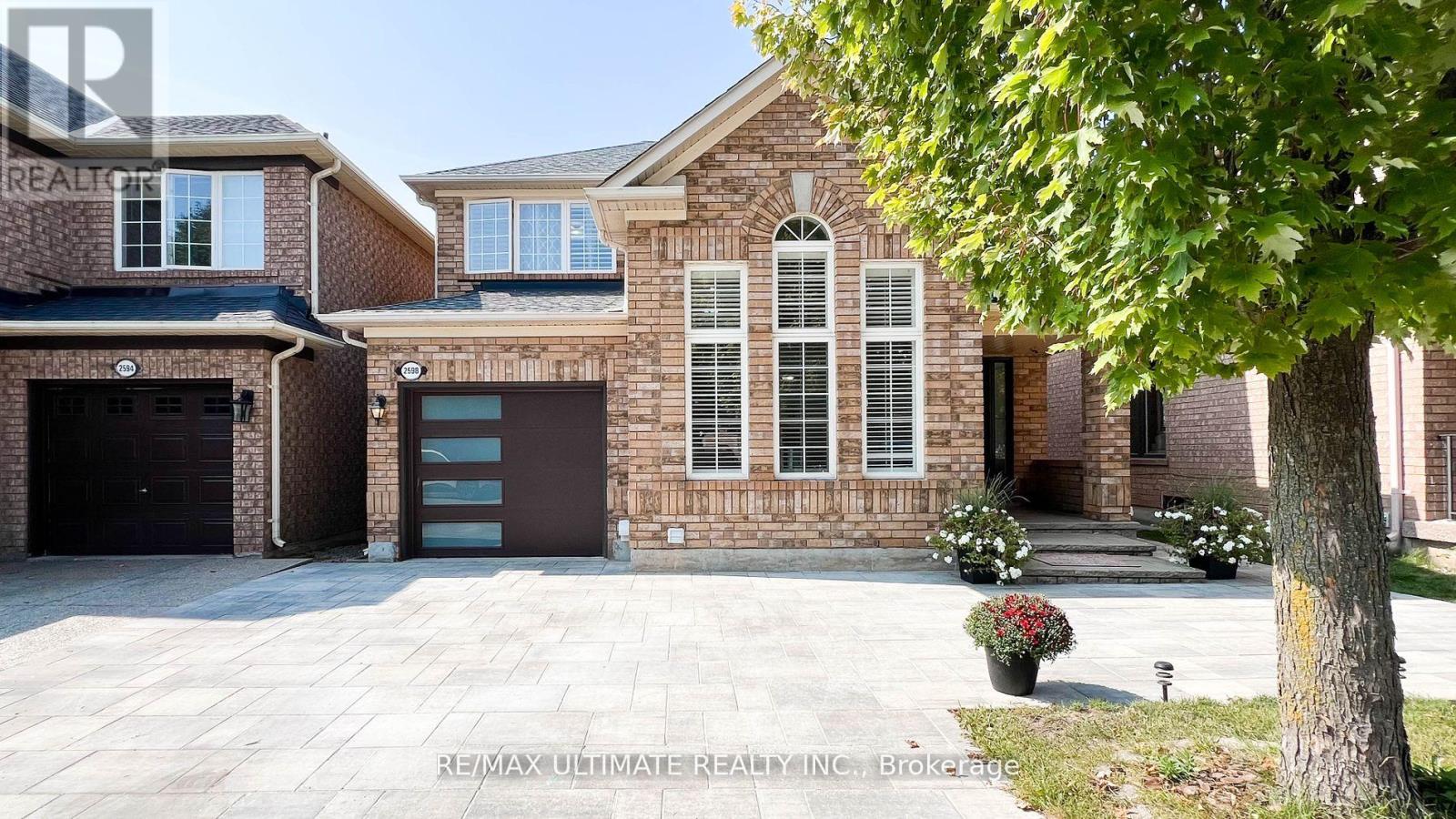 2598 Dashwood Drive, Oakville, Ontario  L6M 4C2 - Photo 2 - W11918062