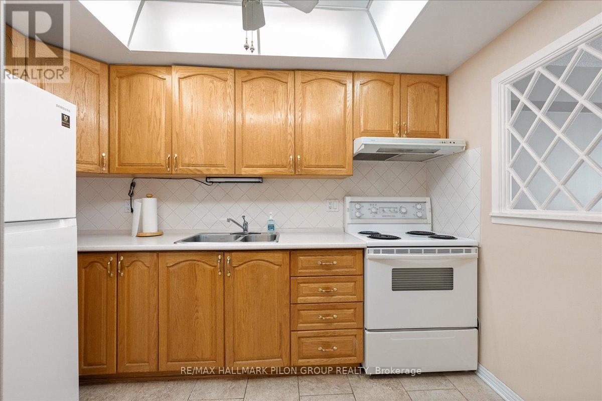 Property at 715 - 555 BRITTANY DRIVE image 4