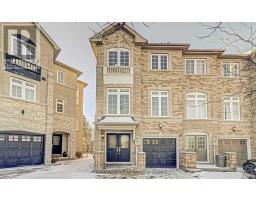 38 BURGON PLACE, Aurora, Ontario