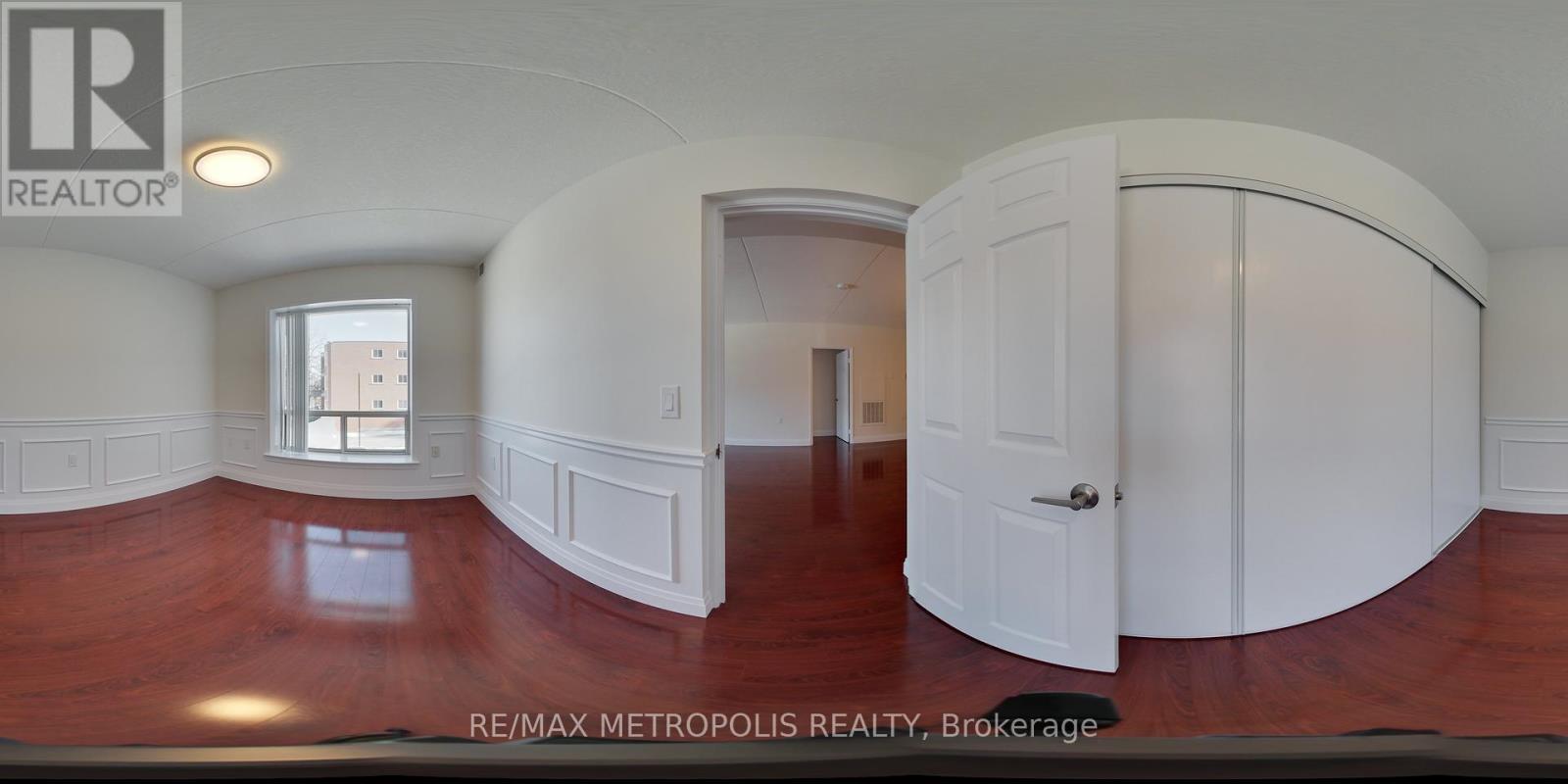 Property at 204 - 405 ERB STREET W image 4