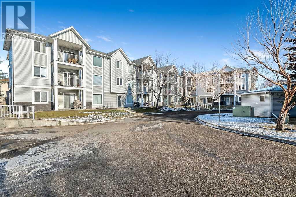 306, 3306 Valleyview Park Se, Calgary, Alberta  T2B 3R6 - Photo 2 - A2186724