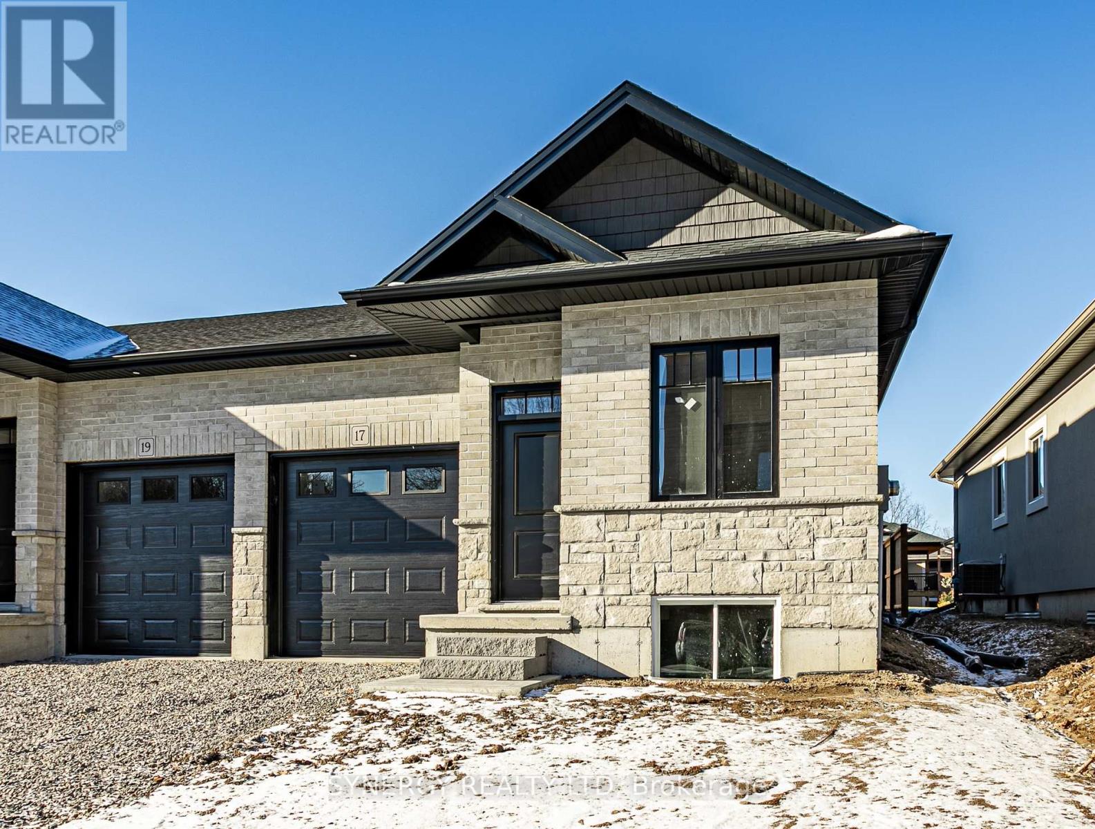17 John Pound Road S, Tillsonburg, Ontario  N4G 5X3 - Photo 2 - X11886275