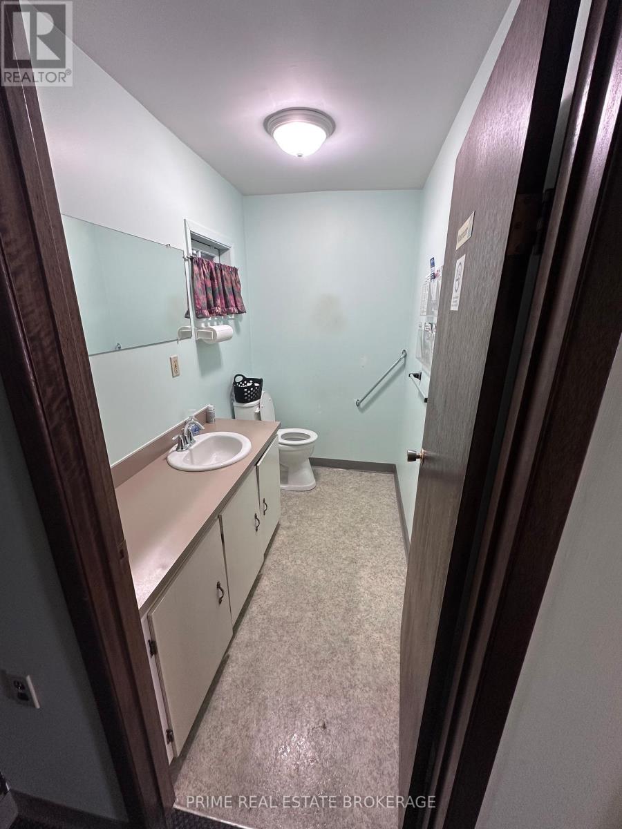 254 Main Street W, Southwest Middlesex, Ontario  N0L 1M0 - Photo 10 - X11918326