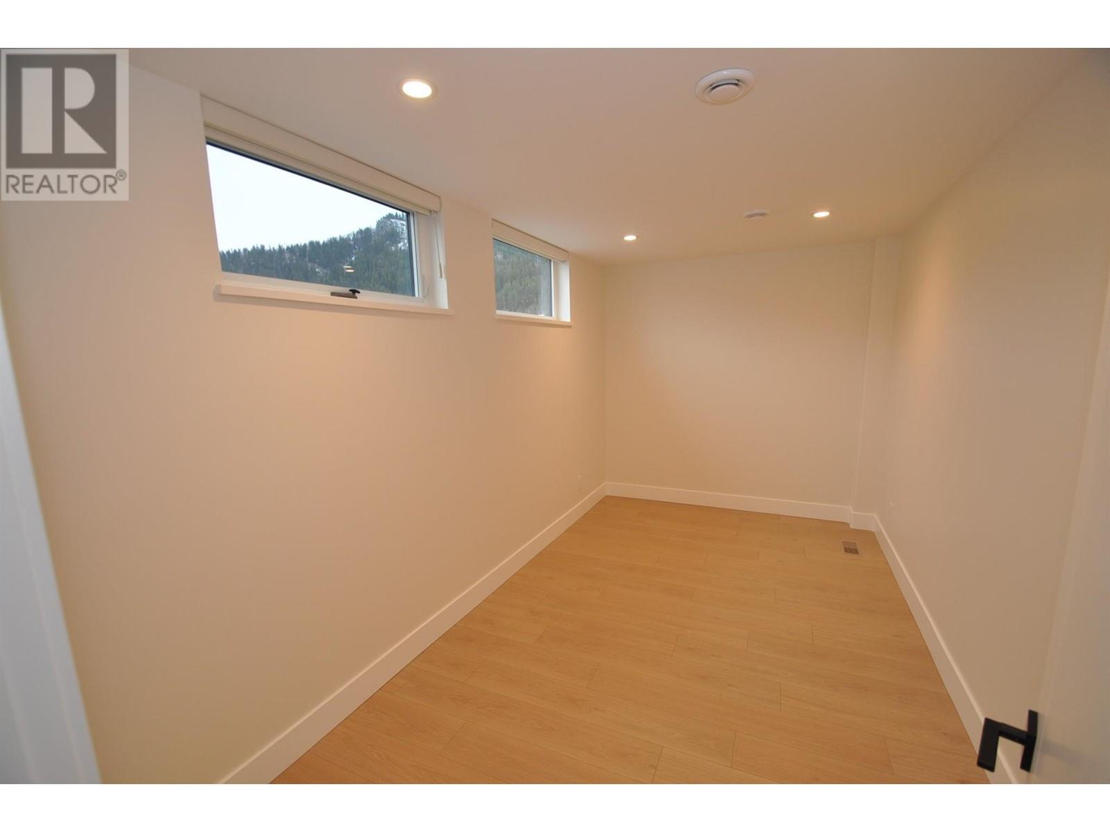 910 Lakeside Drive Unit# 107, Nelson, British Columbia  V1L 6G3 - Photo 7 - 10331628