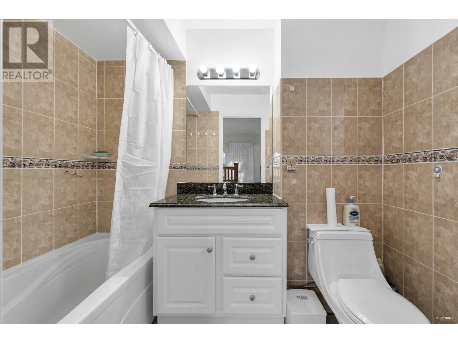 Listing Picture 17 of 28 : 2218 UPLAND DRIVE, Vancouver / 溫哥華 - 魯藝地產 Yvonne Lu Group - MLS Medallion Club Member