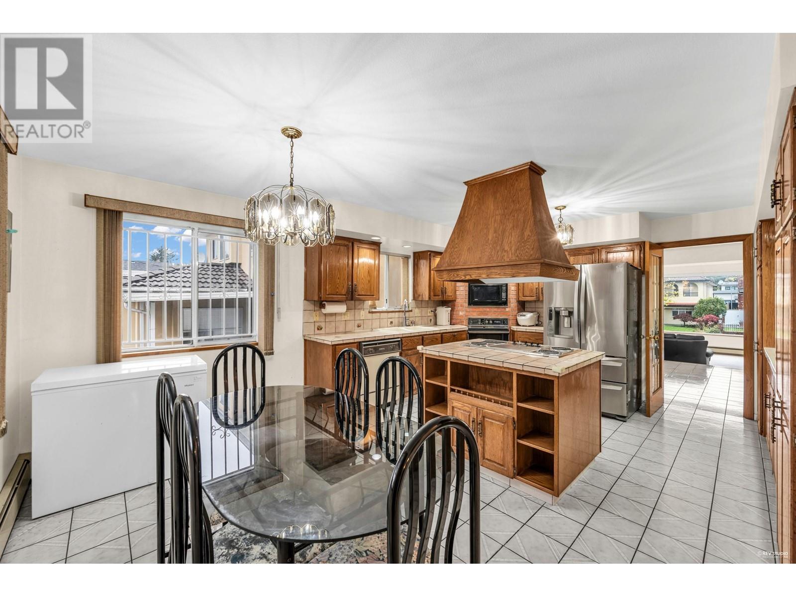 Listing Picture 11 of 28 : 2218 UPLAND DRIVE, Vancouver / 溫哥華 - 魯藝地產 Yvonne Lu Group - MLS Medallion Club Member