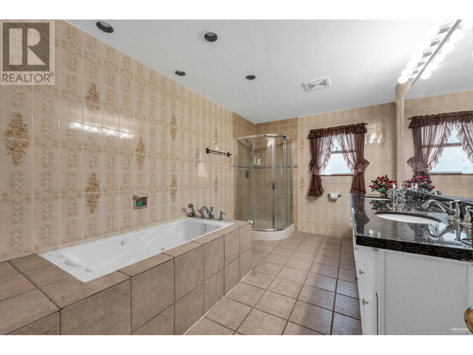 Listing Picture 16 of 28 : 2218 UPLAND DRIVE, Vancouver / 溫哥華 - 魯藝地產 Yvonne Lu Group - MLS Medallion Club Member