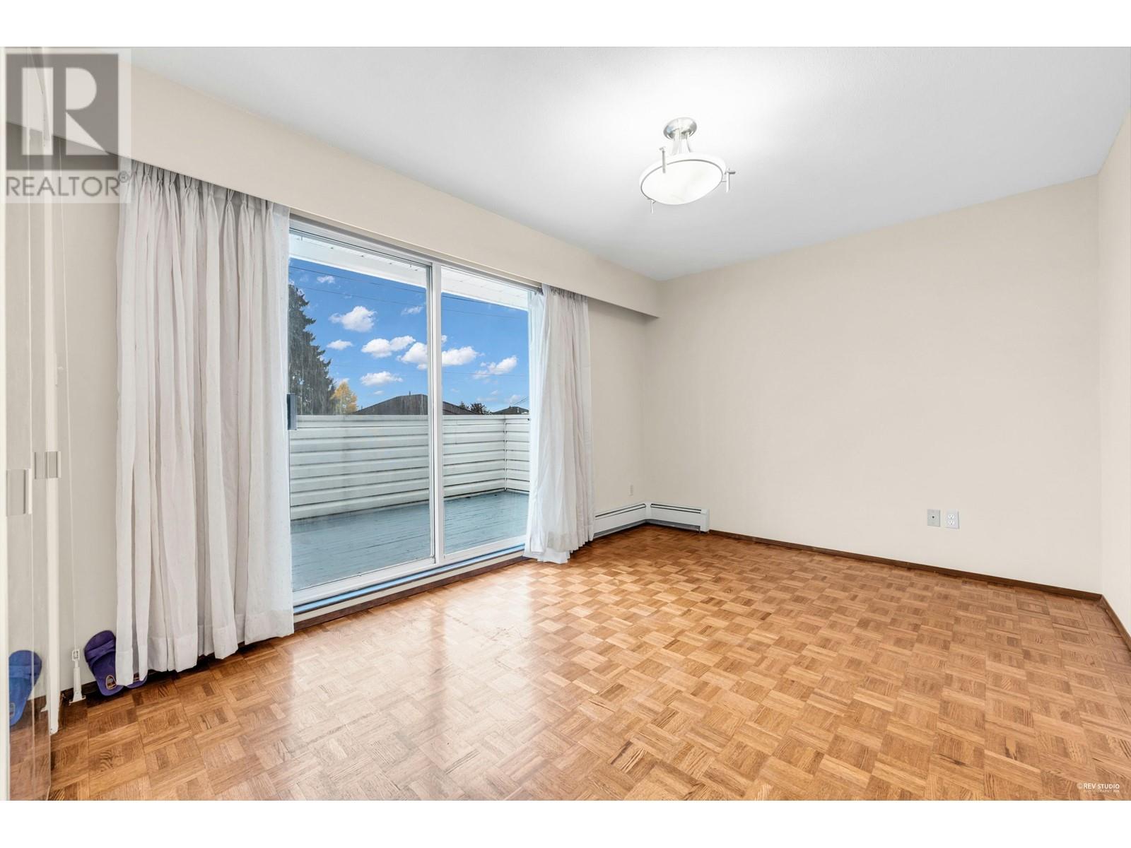 Listing Picture 14 of 28 : 2218 UPLAND DRIVE, Vancouver / 溫哥華 - 魯藝地產 Yvonne Lu Group - MLS Medallion Club Member