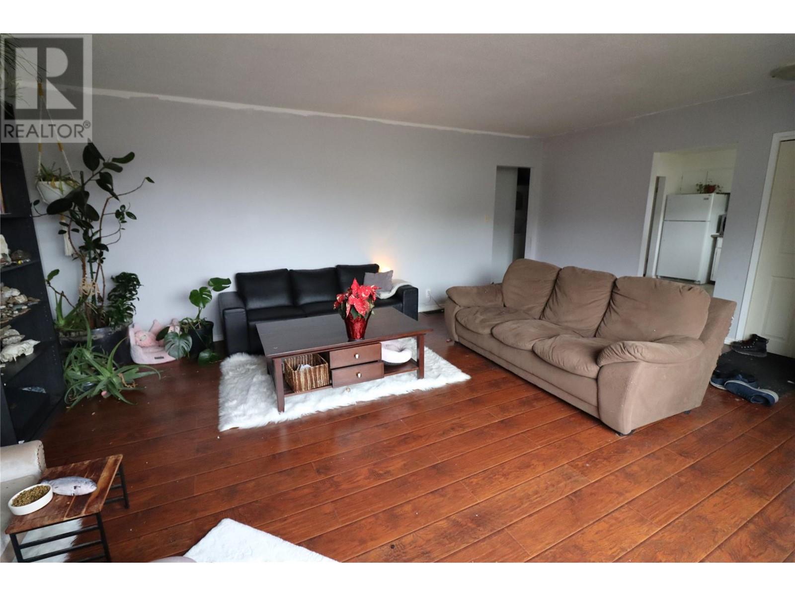 Property at 158/160 VICARS Road image 2