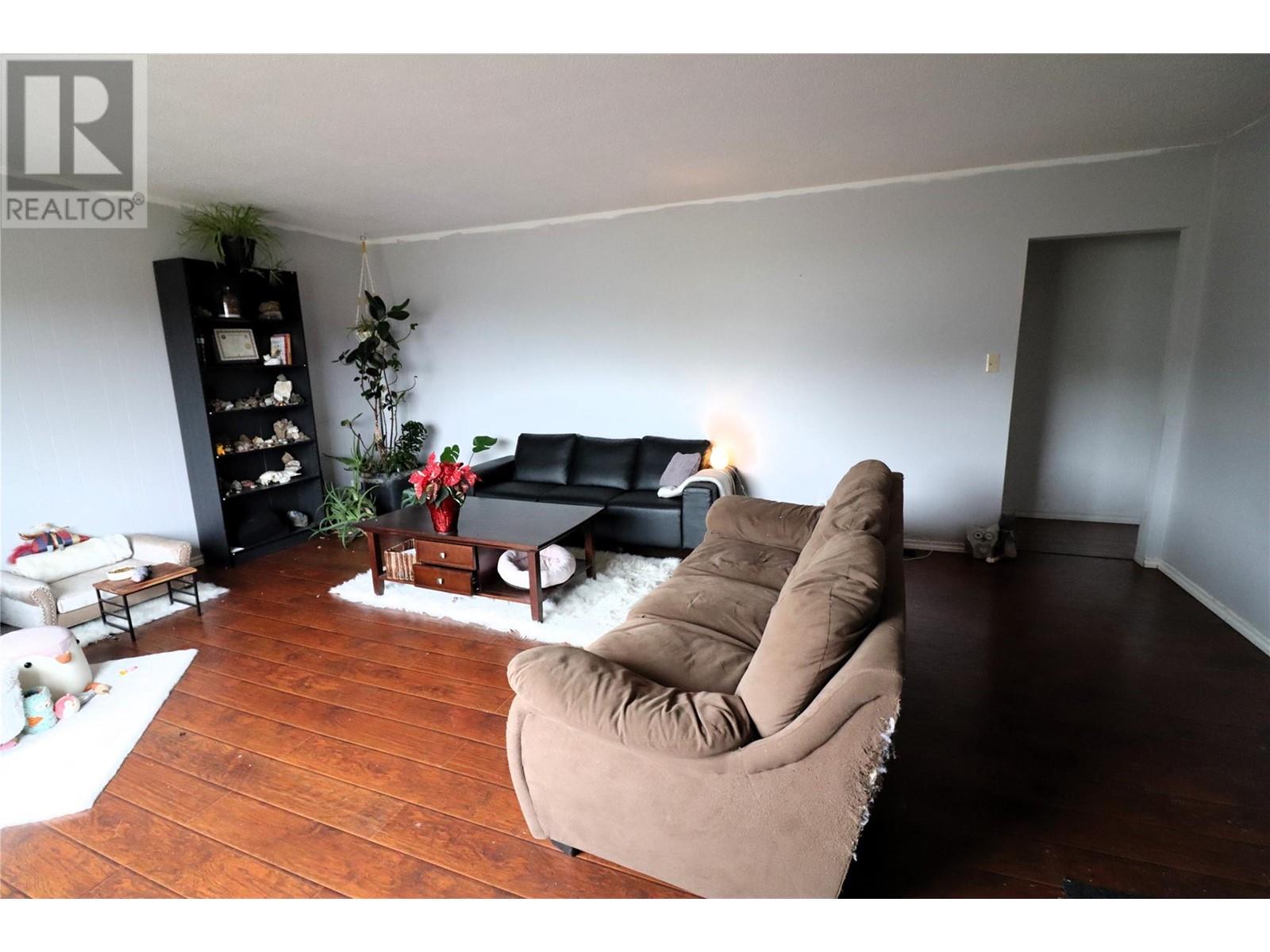 Property at 158/160 VICARS Road image 3
