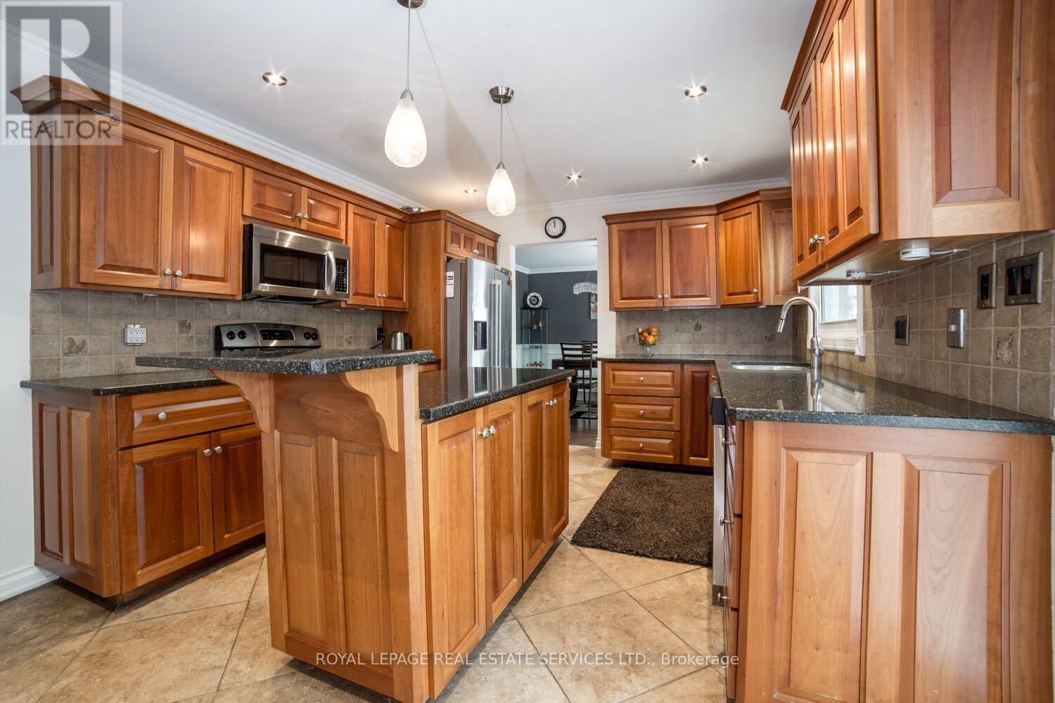 Property at 4069 LAKESHORE ROAD image 5