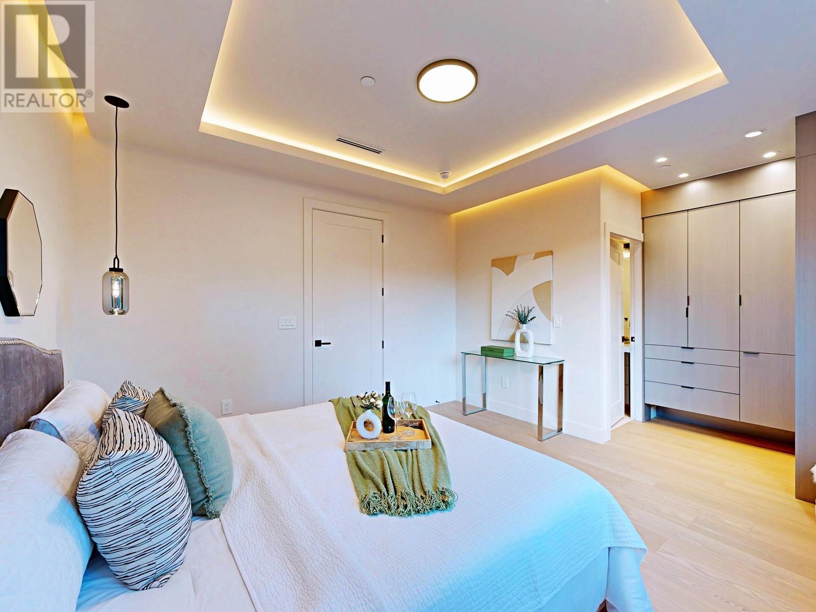 Listing Picture 23 of 40 : 2 3466 W 22ND AVENUE, Vancouver / 溫哥華 - 魯藝地產 Yvonne Lu Group - MLS Medallion Club Member
