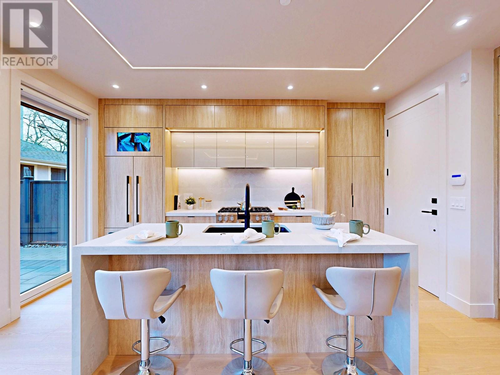 Listing Picture 8 of 40 : 2 3466 W 22ND AVENUE, Vancouver / 溫哥華 - 魯藝地產 Yvonne Lu Group - MLS Medallion Club Member