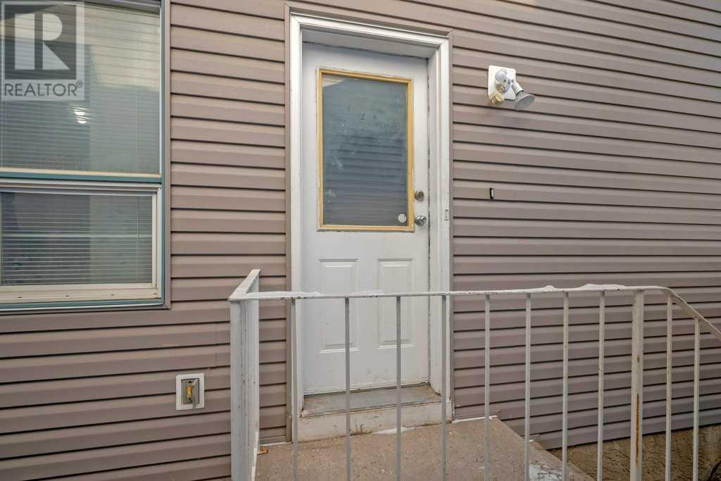 377 Martinwood Place Ne, Calgary, Alberta  T3J 3H7 - Photo 21 - A2186839