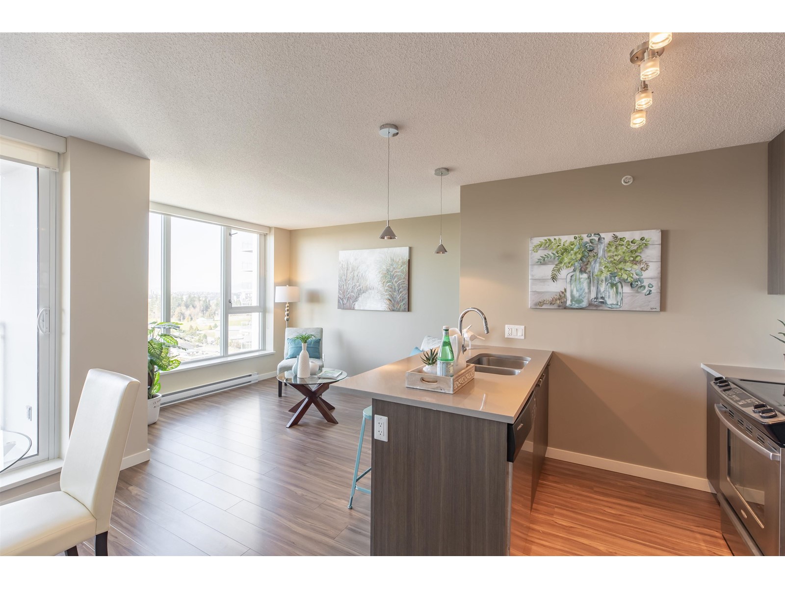 Property at 2215 13325 102A AVENUE image 4
