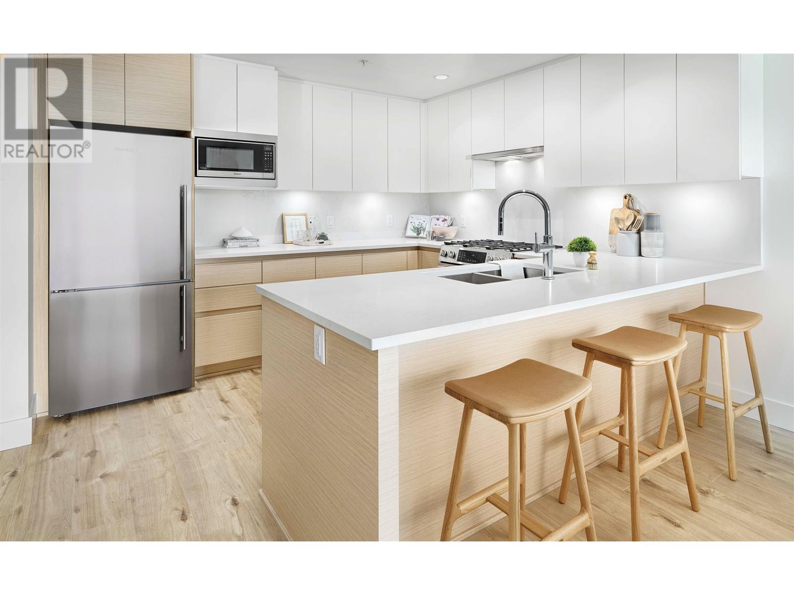 Listing Picture 10 of 11 : 311 4788 HASTINGS STREET, Burnaby / 本拿比 - 魯藝地產 Yvonne Lu Group - MLS Medallion Club Member