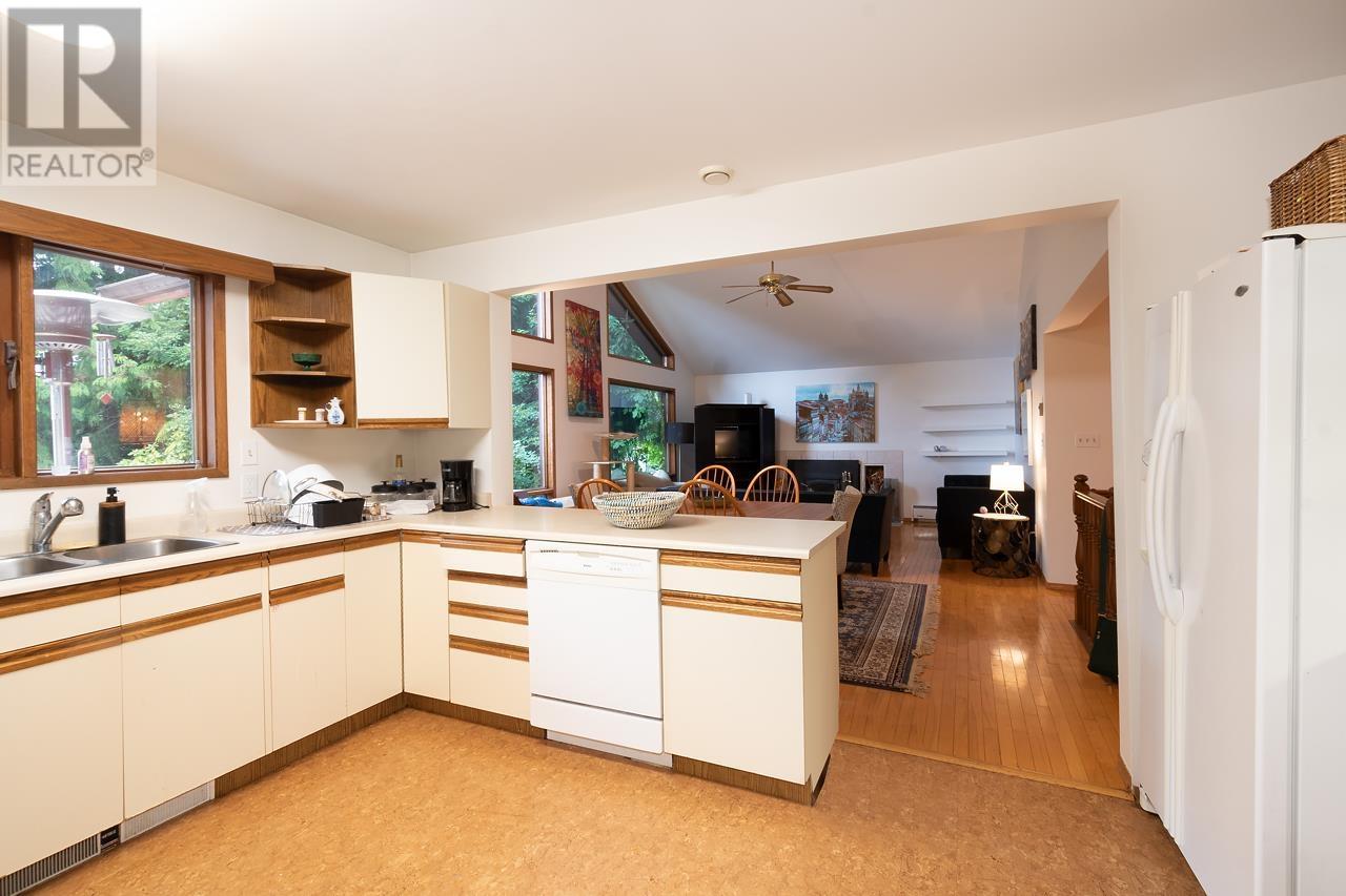 1581 Whitesails Drive, Bowen Island, British Columbia  V0N 1G2 - Photo 11 - R2955078