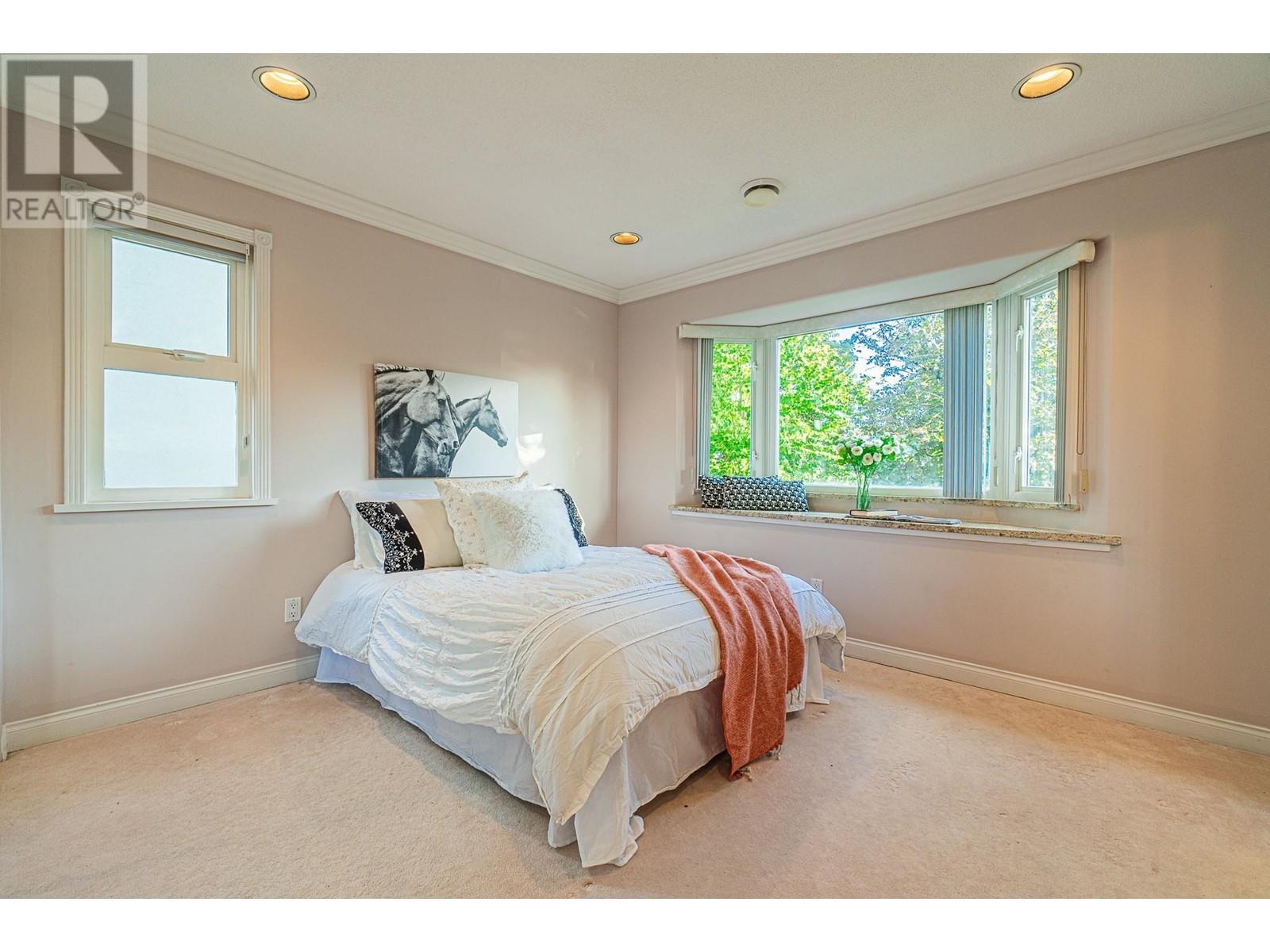 Listing Picture 21 of 26 : 4255 W 15TH AVENUE, Vancouver / 溫哥華 - 魯藝地產 Yvonne Lu Group - MLS Medallion Club Member