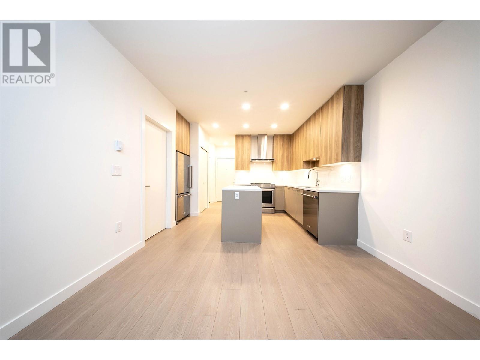 Listing Picture 3 of 16 : 108 7588 16TH STREET, Burnaby / 本拿比 - 魯藝地產 Yvonne Lu Group - MLS Medallion Club Member