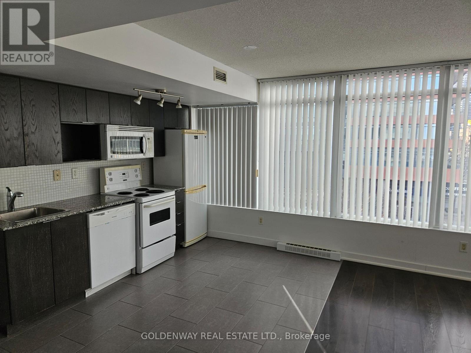 Property at 617 - 15 BRUNEL COURT image 3