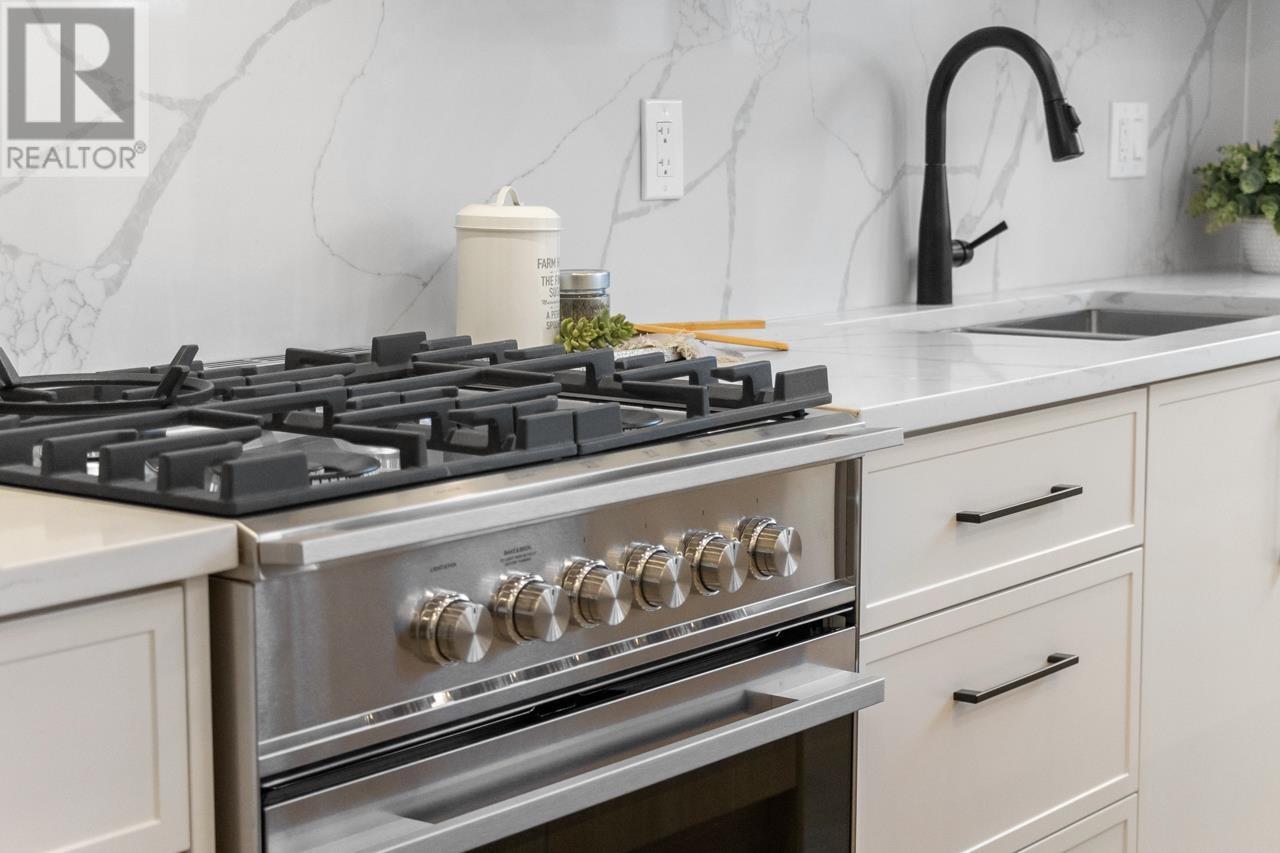 Listing Picture 12 of 34 : 2 529 E 51ST AVENUE, Vancouver / 溫哥華 - 魯藝地產 Yvonne Lu Group - MLS Medallion Club Member