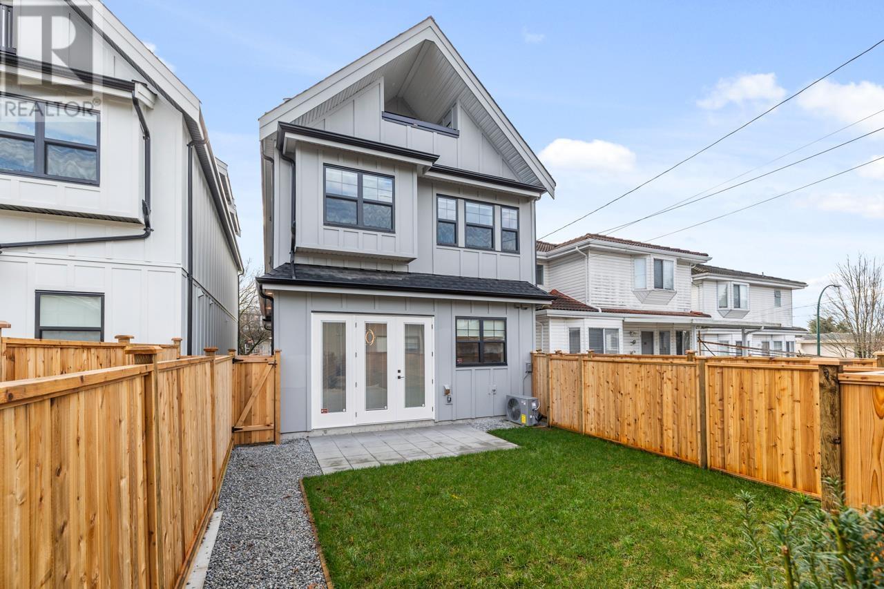 Listing Picture 2 of 34 : 2 529 E 51ST AVENUE, Vancouver / 溫哥華 - 魯藝地產 Yvonne Lu Group - MLS Medallion Club Member