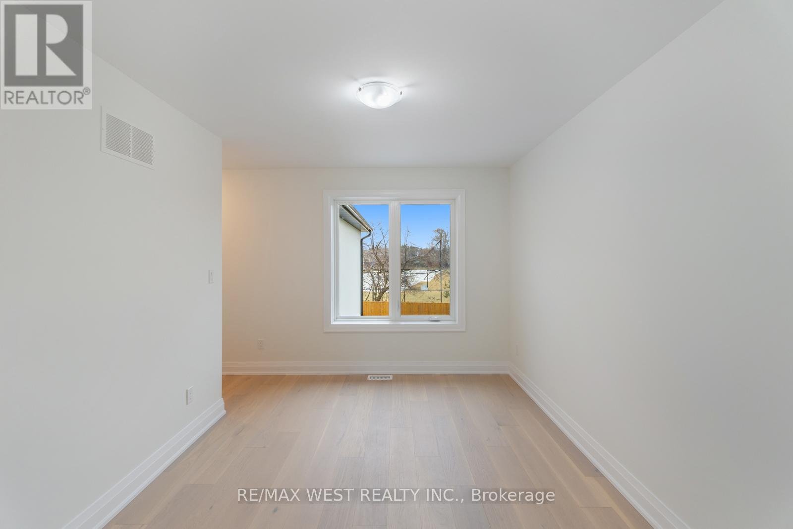 1049 Greenwood Avenue, Toronto, Ontario  M4J 4E2 - Photo 31 - E11918901