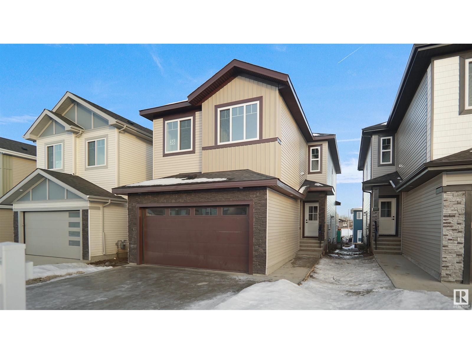 Property at 36 ASHBURY CR image 3