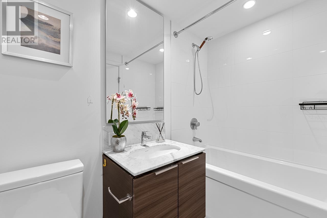 Listing Picture 15 of 36 : 802 5233 GILBERT ROAD, Richmond / 烈治文 - 魯藝地產 Yvonne Lu Group - MLS Medallion Club Member
