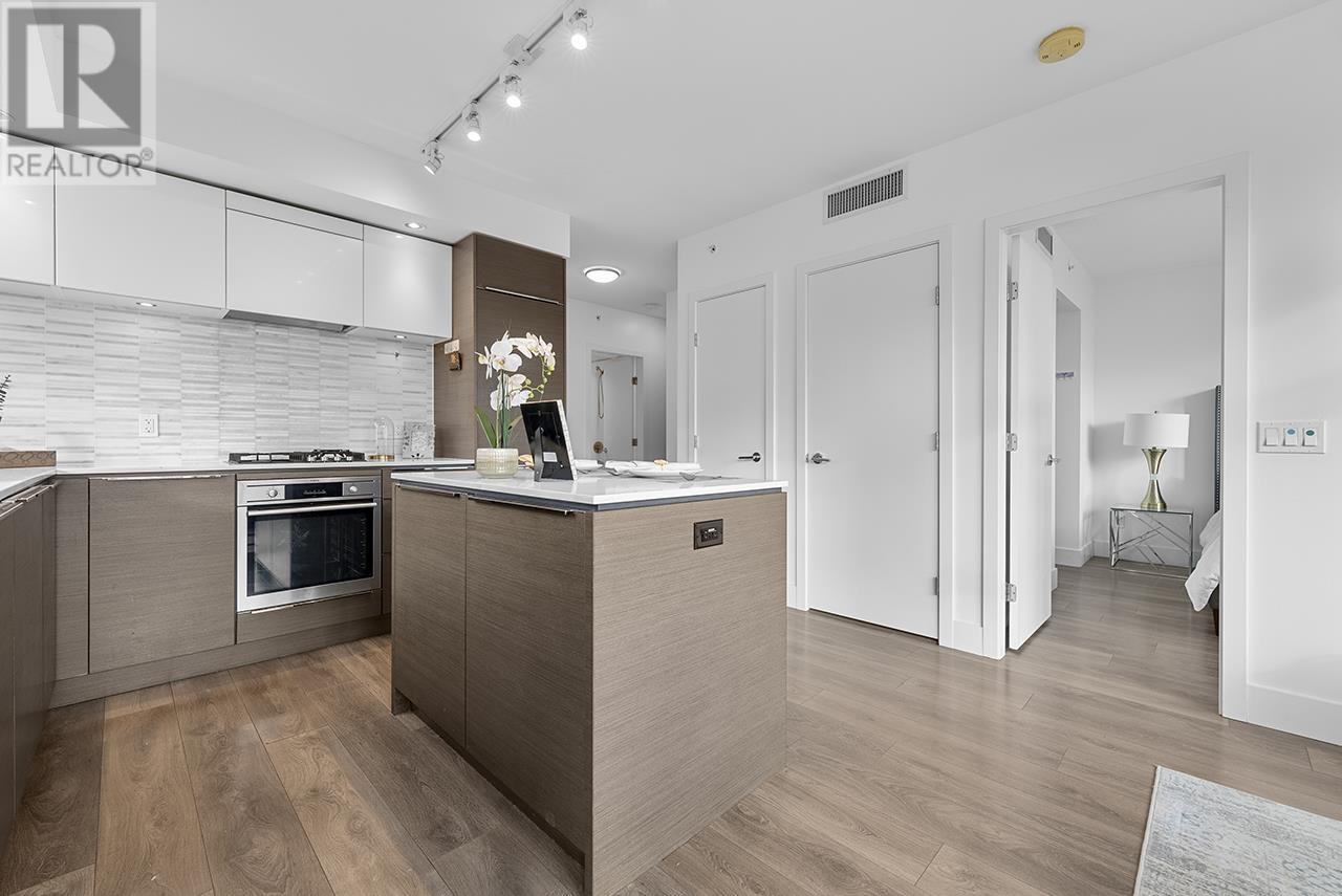Listing Picture 6 of 36 : 802 5233 GILBERT ROAD, Richmond / 烈治文 - 魯藝地產 Yvonne Lu Group - MLS Medallion Club Member