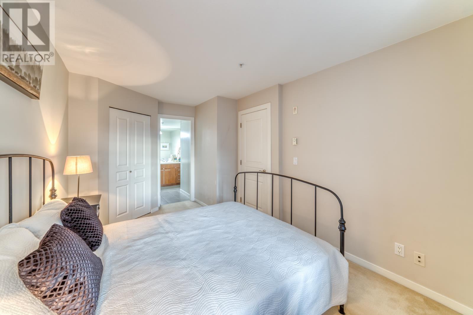 Listing Picture 12 of 30 : 319 4788 BRENTWOOD DRIVE, Burnaby / 本拿比 - 魯藝地產 Yvonne Lu Group - MLS Medallion Club Member