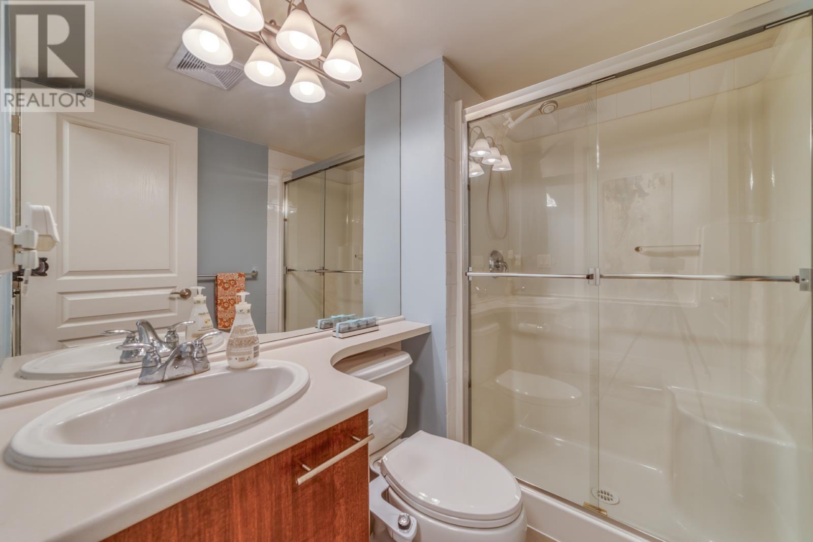 Listing Picture 17 of 30 : 319 4788 BRENTWOOD DRIVE, Burnaby / 本拿比 - 魯藝地產 Yvonne Lu Group - MLS Medallion Club Member