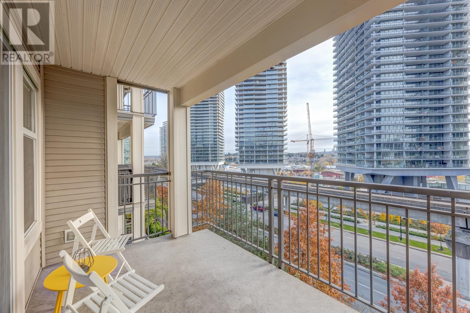 Listing Picture 19 of 30 : 319 4788 BRENTWOOD DRIVE, Burnaby / 本拿比 - 魯藝地產 Yvonne Lu Group - MLS Medallion Club Member