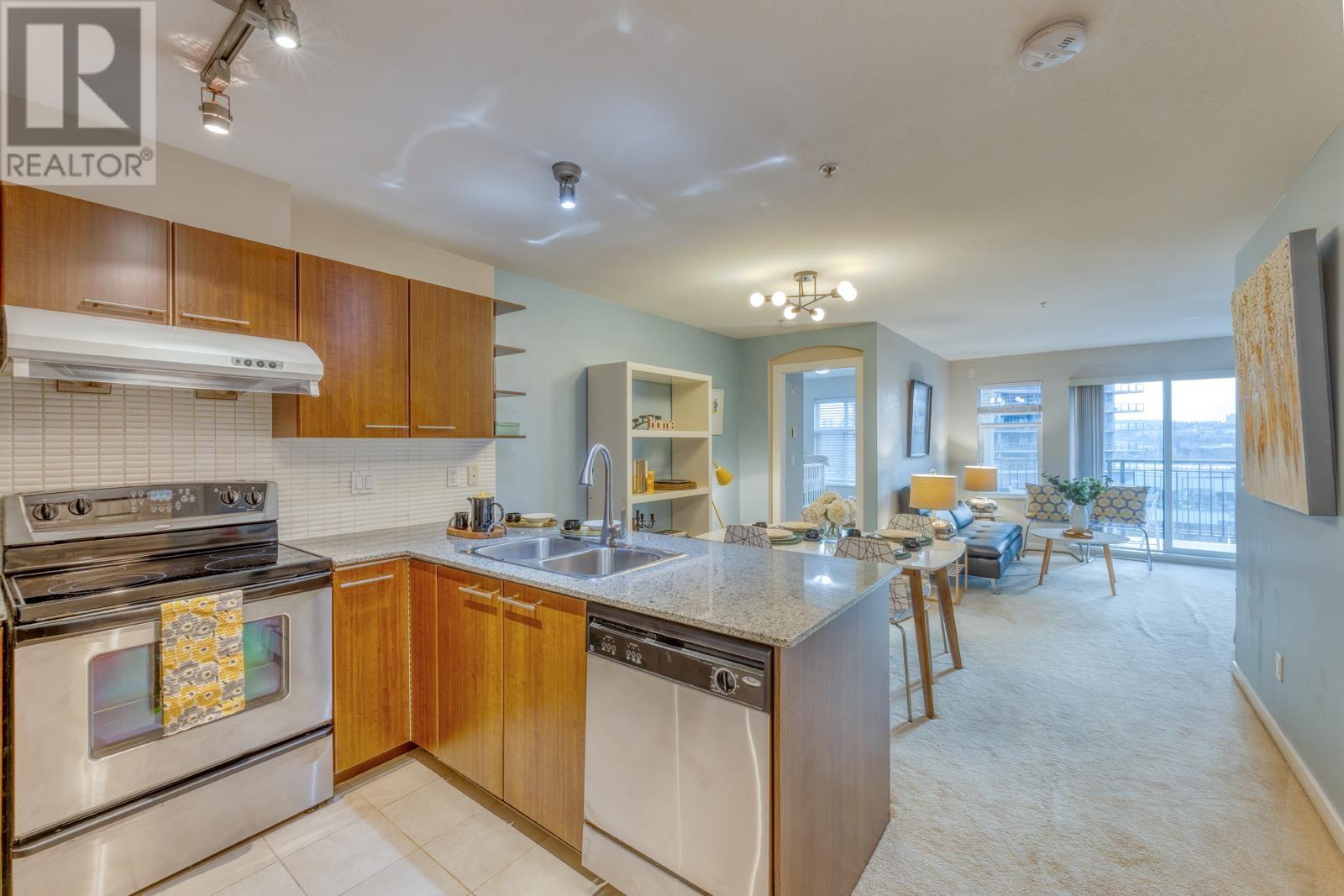 Listing Picture 8 of 30 : 319 4788 BRENTWOOD DRIVE, Burnaby / 本拿比 - 魯藝地產 Yvonne Lu Group - MLS Medallion Club Member