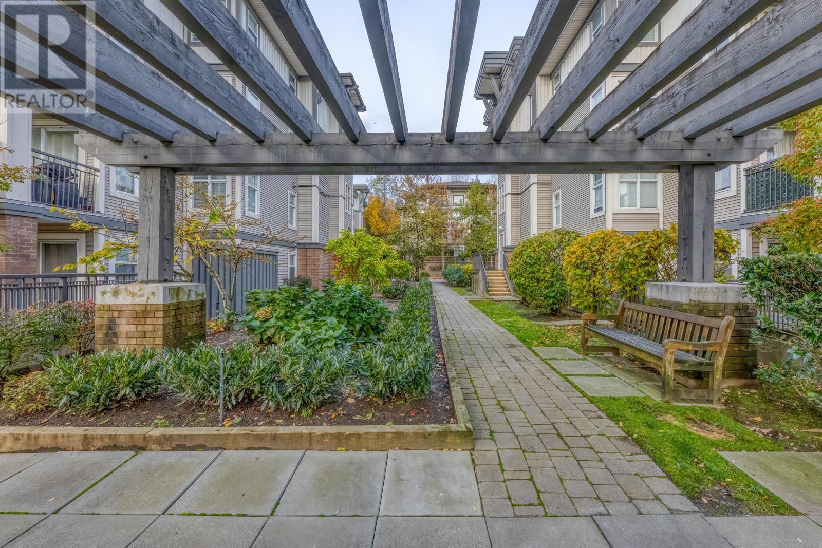 Listing Picture 27 of 30 : 319 4788 BRENTWOOD DRIVE, Burnaby / 本拿比 - 魯藝地產 Yvonne Lu Group - MLS Medallion Club Member