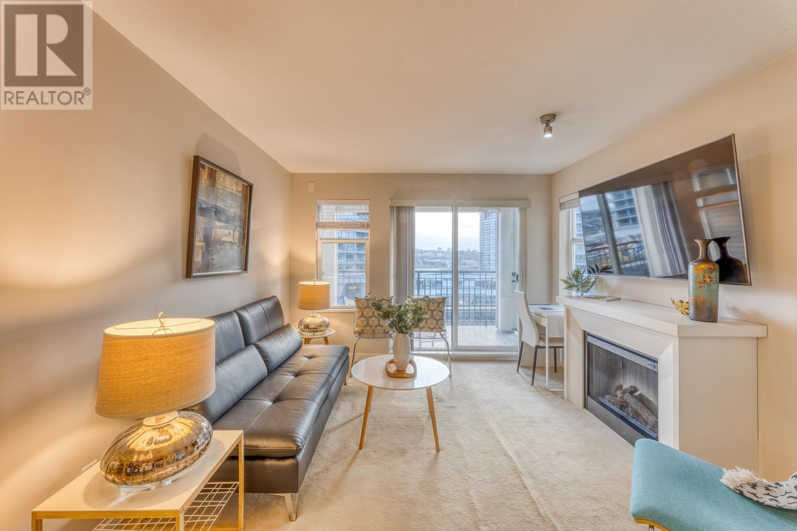 Listing Picture 4 of 30 : 319 4788 BRENTWOOD DRIVE, Burnaby / 本拿比 - 魯藝地產 Yvonne Lu Group - MLS Medallion Club Member